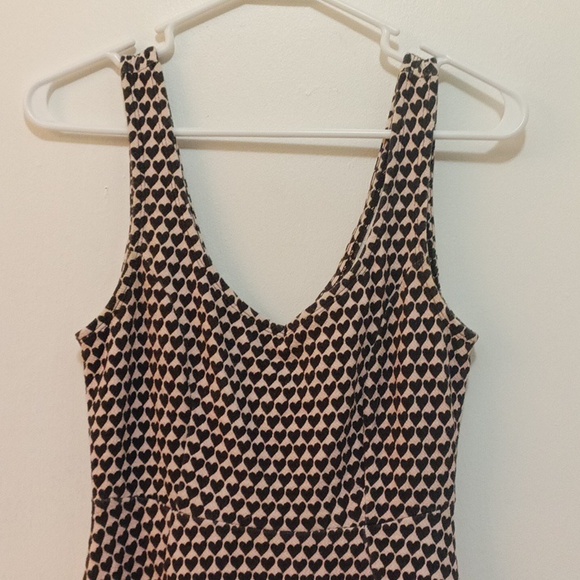 Lauren Conrad lovely dress, light pink background w black hearts pattern. - Picture 2 of 7